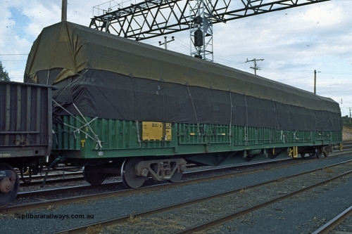 191-07
Seymour station yard south end, Australian National 52 tonne capacity open waggon AOOX type AOOX 3007, later recoded to ROOX under National Rail ownership, one of two hundred GOX type open waggons built by Transfield WA in between 1974 and 1976. Seen here loaded with Bowater paper products from Westall, Melbourne.
Keywords: AOOX-type;AOOX3007;1974-76/200-170;Transfield-WA;GOX-type;ROOX-type
