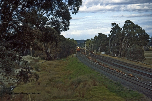 191-08
Seymour, looking south at the northern most Goulburn River bridge, end of Gordon Crescent, Seymour, quarry to the left. V/Line G class on down Inter-Capital Daylight on the standard gauge, broad gauge lines on the right, Seymour behind photographer.
