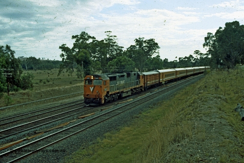 191-10
Seymour, looking north, Gordon Crescent. V/Line N class N 451 'City of Portland' Clyde Engineering EMD model JT22HC-2 serial 85-1219 with UP Albury Pass on broad gauge, standard gauge line on the right.
Keywords: N-class;N451;Clyde-Engineering-Somerton-Victoria;EMD;JT22HC-2;85-1219