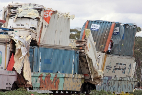 260901 7683
RRRY 7005 platforms #4 and #5 with damaged boxes. Was part of train 1MP5 which was backed up the Esperance line and struck Lefroy Bridge, August 31, 2026.
P4T PCFU 819160 [4] SCF reefer
P4B RWTU 922055 [2] Royal Wolf
P5T RVTU 941287 [4] United Rentals - ex Royal Wolf
P5B LTCD 462039 RFRG Lindsay Transport reefer
Keywords: Peter-D-Image;RRRY-type;RRRY7003;1PM5