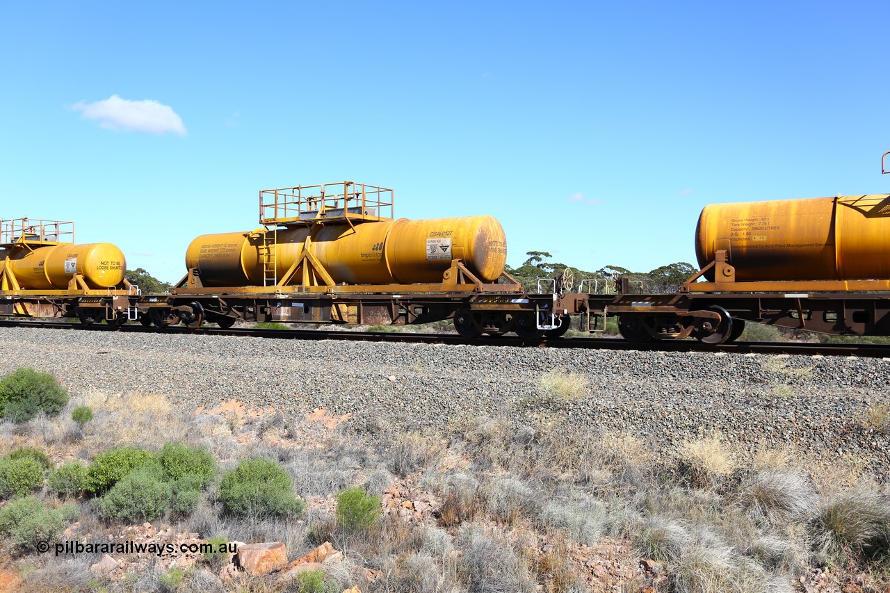 161111 2527
Binduli, Kalgoorlie Freighter train 5025, waggon AQHY 30098 with sulphuric acid tank CSA 0127, originally built by the WAGR Midland Workshops in 1964/66 as a WF type flat waggon, then in 1997, following several recodes and modifications, was one of seventy five waggons converted to the WQH type to carry CSA sulphuric acid tanks between Hampton/Kalgoorlie and Perth/Kwinana.
Keywords: AQHY-type;AQHY30098;WAGR-Midland-WS;WF-type;WMA-type;WFW-type;WFDY-type;WFDF-type;RFDF-type;WQH-type;