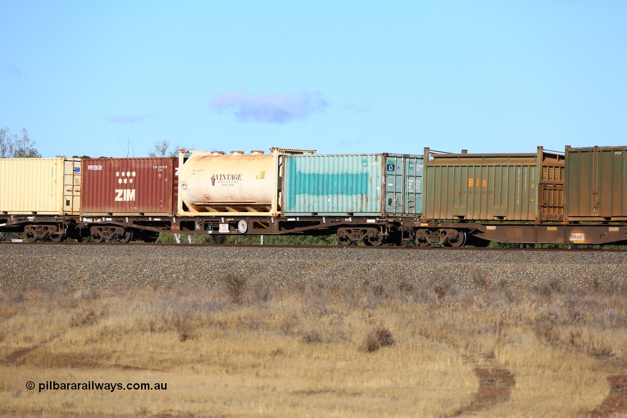 161111 2420
Kalgoorlie, Malcolm freighter train 5029, waggon AQWY 30377 originally built by Tomlinson Steel WA as WFX type in 1970 from a batch of 161 carrying three TEU with two being 22G1 type 20' containers RSSU 211680 and ZIMU 283192 and a 20' 25N8 type tanktainer VRHU 002607 for Vintage Road Haulage.
Keywords: AQWY-type;AQWY30377;Tomlinson-Steel-WA;WFX-type;