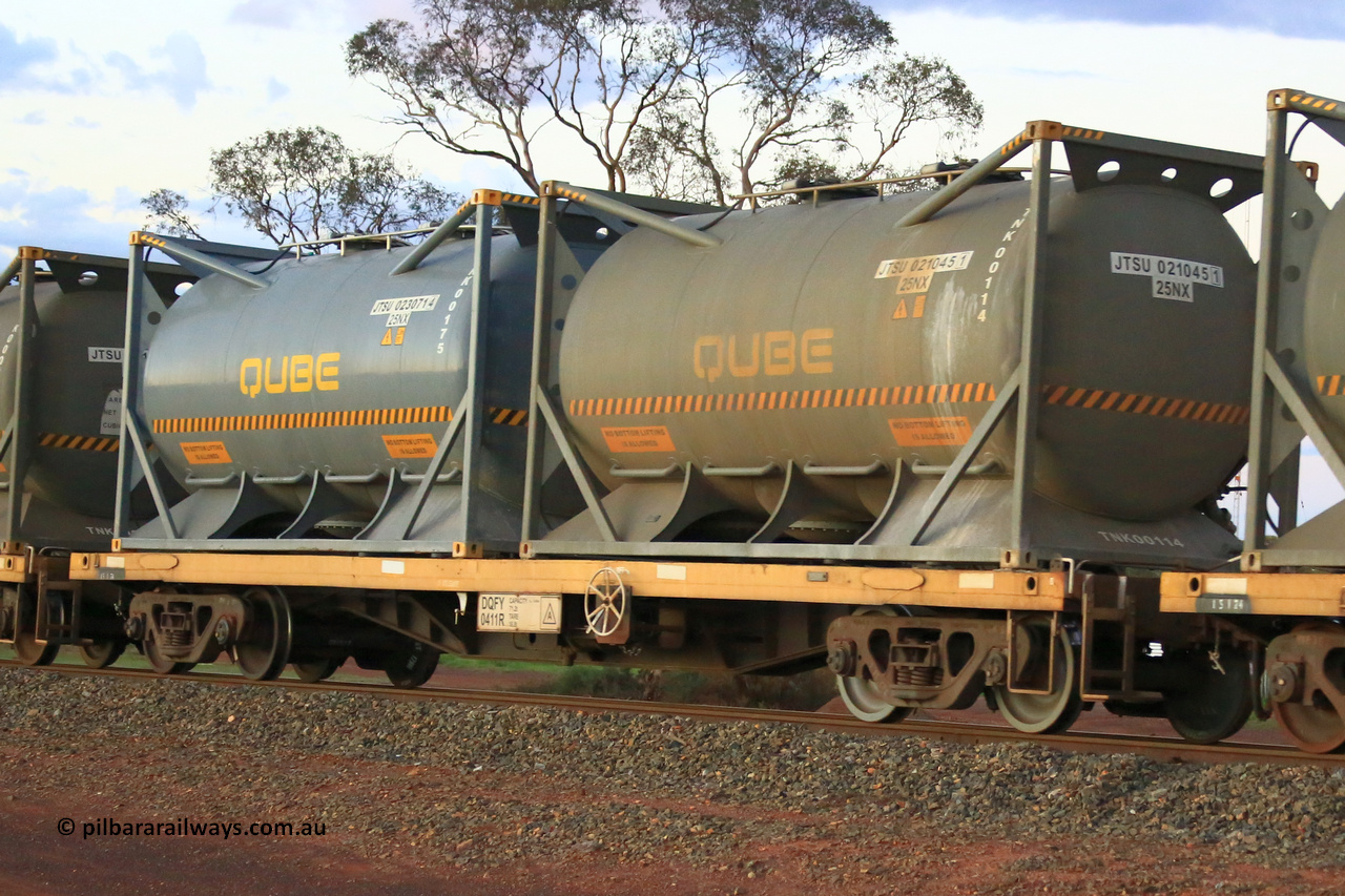 240328 3212
Lamington, on the outskirts of Kalgoorlie, 5472 nickel train from Leonora with Watco DQFY type container waggon DQFY 0411, Watco purchased twenty-nine CQFY waggons from CFCLA which were modified from Comeng NSW built BDX open waggons by ANI-Bradken NSW in 2001, carrying position 1 JTSU 021045 [1] 20' 25NX type tank for Qube TNK00114, position 2 JTSU 023071 [4] 20' 25NX type tank for Qube TNK00175. March 28, 2024.
Keywords: DQFY-type;DQFY0411;ANI-Bradken-NSW;CQFY-type;Comeng-NSW;BDX-type;