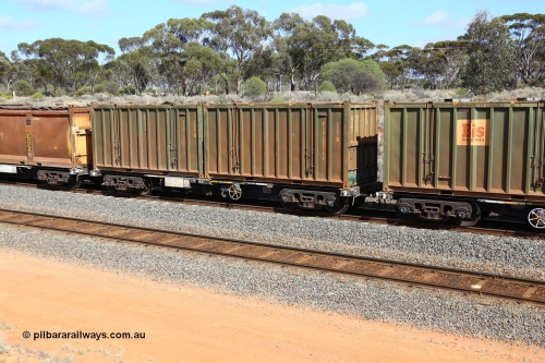 161112 3000
West Kalgoorlie, loaded Malcolm sulphur train 6029, CQZY type waggon CQZY 1653, built by CIMC at Dalian China for CFCLA and one of fifteen on lease to Aurizon with a pair of un-decaled hard-top type 25U0 containers BISU 100078 and 100045.
Keywords: CQZY-type;CQZY1653;CIMC-Dalian-China;