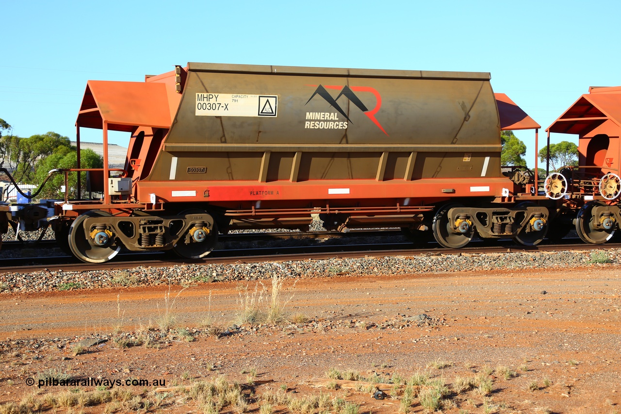190107 0436
Parkeston, Mineral Resources Ltd MHPY type iron ore waggon MHPY 00307 built by CSR Yangtze Co China in 2014 as a batch of 382 units, these bottom discharge hopper waggons are operated in 'married' pairs.
Keywords: MHPY-type;MHPY00307;2014/382-307;CSR-Yangtze-Rolling-Stock-Co-China;
