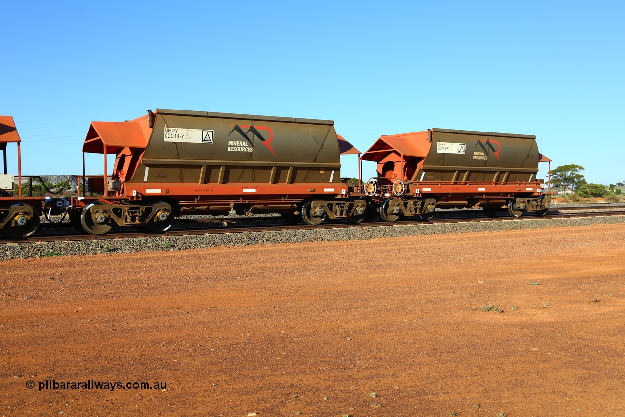 190107 0446
Parkeston, Mineral Resources Ltd MHPY type iron ore waggon married pair set MHPY 00014 and MHPY 00013 built by CSR Yangtze Co China in 2014 as a batch of 382 units, these bottom discharge hopper waggons are operated in 'married' pairs.
Keywords: MHPY-type;MHPY00014;2014/382-14;CSR-Yangtze-Rolling-Stock-Co-China;