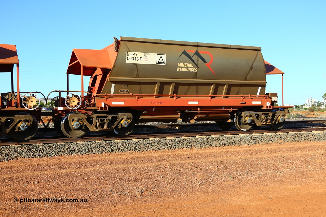 190107 0448
Parkeston, Mineral Resources Ltd MHPY type iron ore waggon MHPY 00013 built by CSR Yangtze Co China in 2014 as a batch of 382 units, these bottom discharge hopper waggons are operated in 'married' pairs.
Keywords: MHPY-type;MHPY00013;2014/382-13;CSR-Yangtze-Rolling-Stock-Co-China;