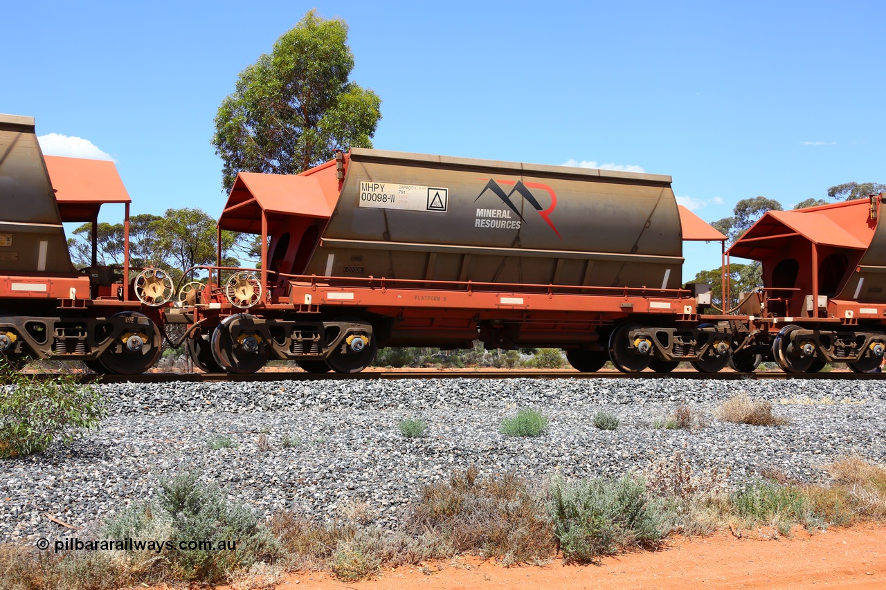 190107 0549
Binduli, on empty Mineral Resources Ltd iron ore train service from Esperance to Koolyanobbing 2034 with MRL's MHPY type iron ore waggon MHPY 00098 built by CSR Yangtze Co China serial 2014/382-98 in 2014 as a batch of 382 units, these bottom discharge hopper waggons are operated in 'married' pairs.
Keywords: MHPY-type;MHPY00098;2014/382-98;CSR-Yangtze-Co-China;