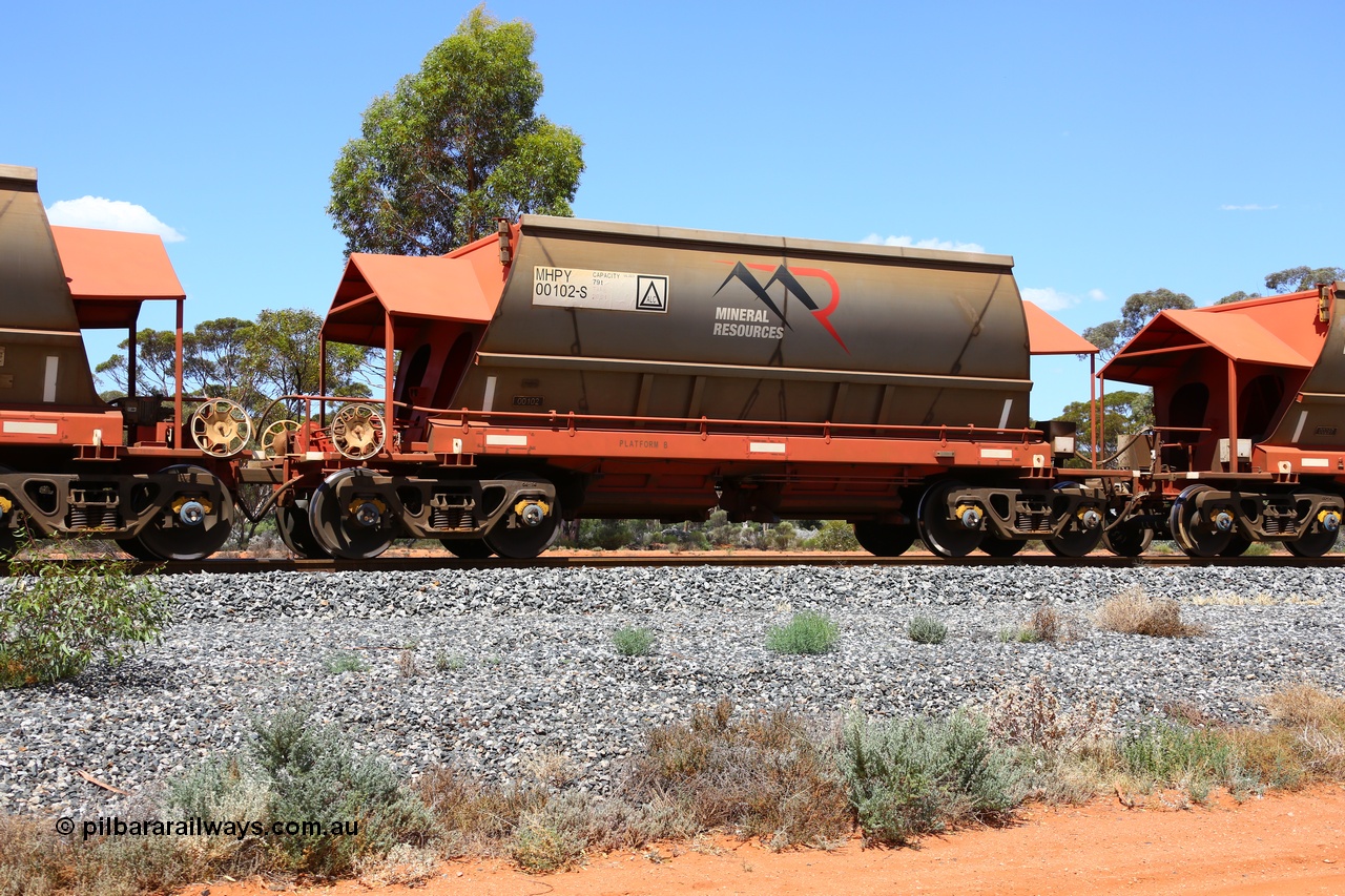 190107 0551
Binduli, on empty Mineral Resources Ltd iron ore train service from Esperance to Koolyanobbing 2034 with MRL's MHPY type iron ore waggon MHPY 00102 built by CSR Yangtze Co China serial 2014/382-102 in 2014 as a batch of 382 units, these bottom discharge hopper waggons are operated in 'married' pairs.
Keywords: MHPY-type;MHPY00102;2014/382-102;CSR-Yangtze-Rolling-Stock-Co-China;