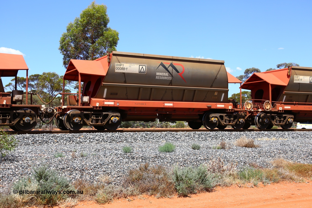 190107 0568
Binduli, on empty Mineral Resources Ltd iron ore train service from Esperance to Koolyanobbing 2034 with MRL's MHPY type iron ore waggon MHPY 00088 built by CSR Yangtze Co China serial 2014/382-88 in 2014 as a batch of 382 units, these bottom discharge hopper waggons are operated in 'married' pairs.
Keywords: MHPY-type;MHPY00088;2014/382-88;CSR-Yangtze-Co-China;