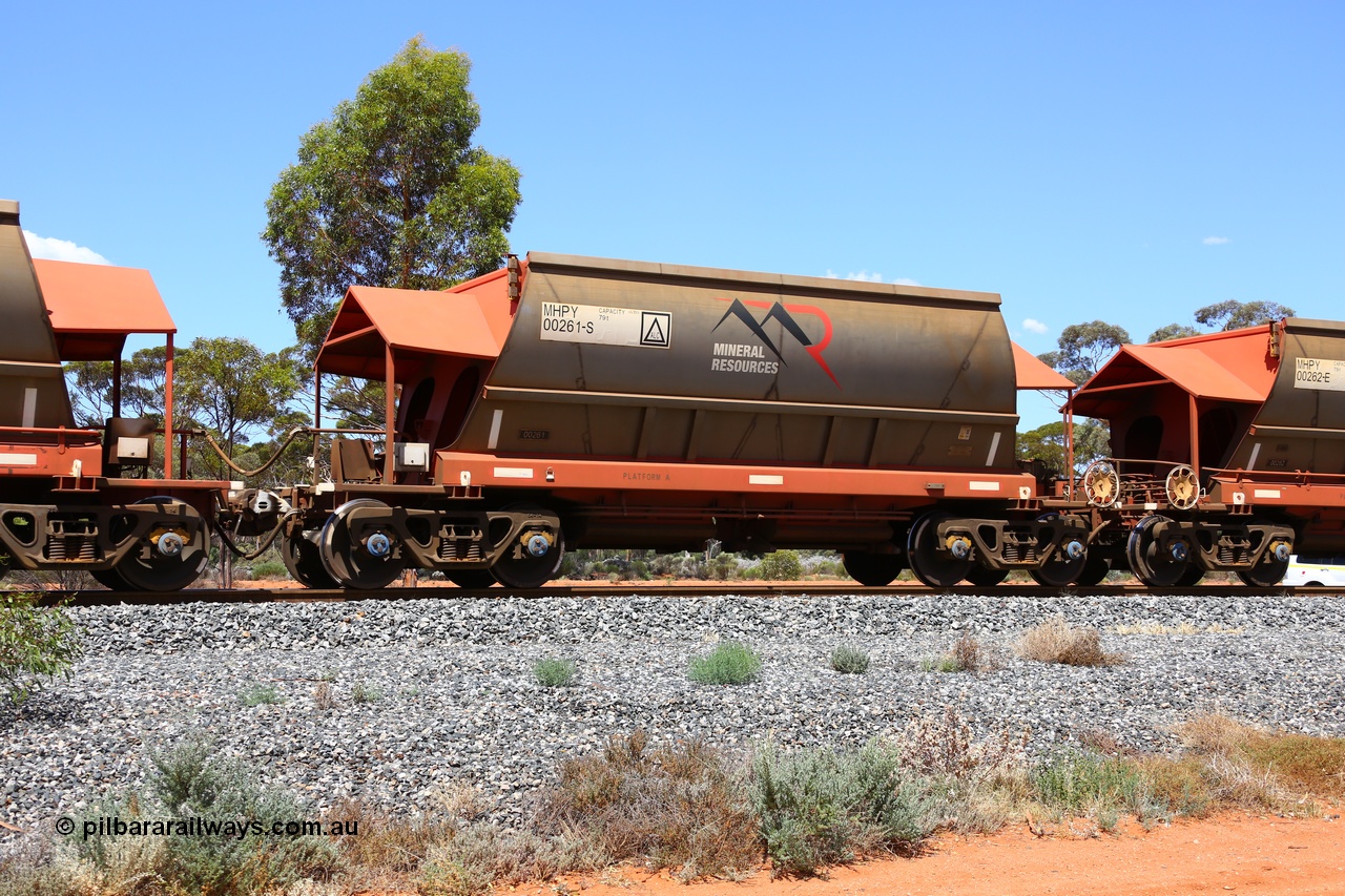 190107 0572
Binduli, on empty Mineral Resources Ltd iron ore train service from Esperance to Koolyanobbing 2034 with MRL's MHPY type iron ore waggon MHPY 00261 built by CSR Yangtze Co China serial 2014/382-261 in 2014 as a batch of 382 units, these bottom discharge hopper waggons are operated in 'married' pairs.
Keywords: MHPY-type;MHPY00261;2014/382-261;CSR-Yangtze-Co-China;