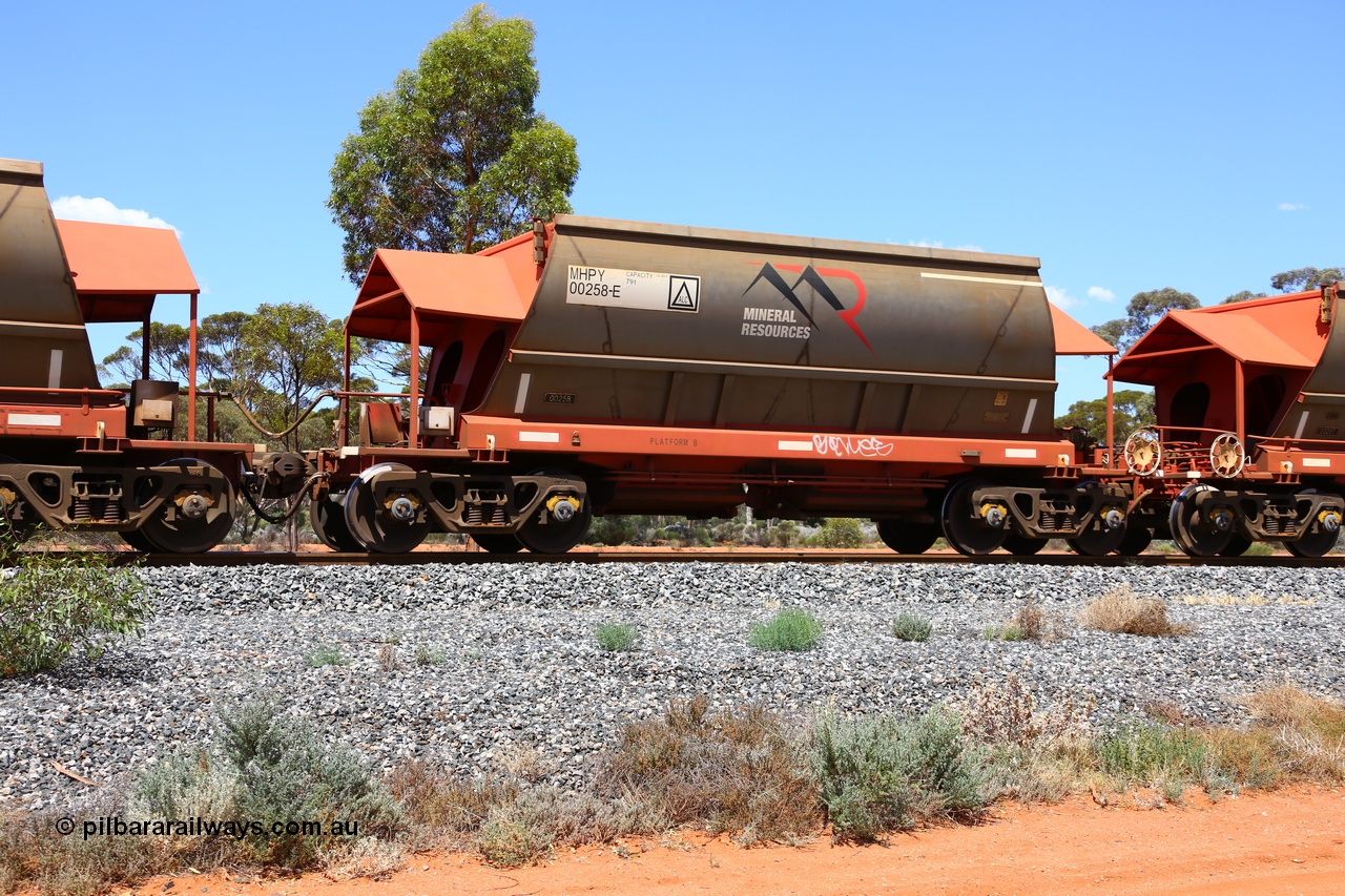 190107 0578
Binduli, on empty Mineral Resources Ltd iron ore train service from Esperance to Koolyanobbing 2034 with MRL's MHPY type iron ore waggon MHPY 00258 built by CSR Yangtze Co China serial 2014/382-258 in 2014 as a batch of 382 units, these bottom discharge hopper waggons are operated in 'married' pairs.
Keywords: MHPY-type;MHPY00258;2014/382-258;CSR-Yangtze-Co-China;