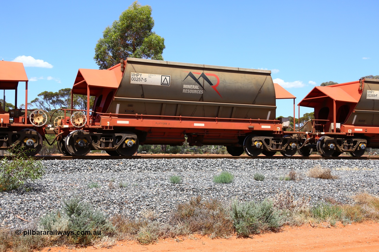 190107 0579
Binduli, on empty Mineral Resources Ltd iron ore train service from Esperance to Koolyanobbing 2034 with MRL's MHPY type iron ore waggon MHPY 00257 built by CSR Yangtze Co China serial 2014/382-257 in 2014 as a batch of 382 units, these bottom discharge hopper waggons are operated in 'married' pairs.
Keywords: MHPY-type;MHPY00257;2014/382-257;CSR-Yangtze-Rolling-Stock-Co-China;