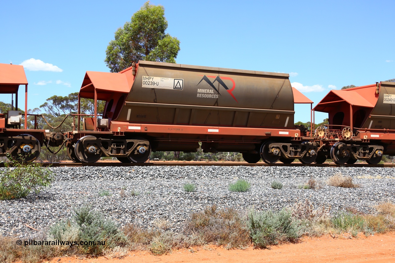 190107 0584
Binduli, on empty Mineral Resources Ltd iron ore train service from Esperance to Koolyanobbing 2034 with MRL's MHPY type iron ore waggon MHPY 00239 built by CSR Yangtze Co China serial 2014/382-239 in 2014 as a batch of 382 units, these bottom discharge hopper waggons are operated in 'married' pairs.
Keywords: MHPY-type;MHPY00239;2014/382-239;CSR-Yangtze-Rolling-Stock-Co-China;