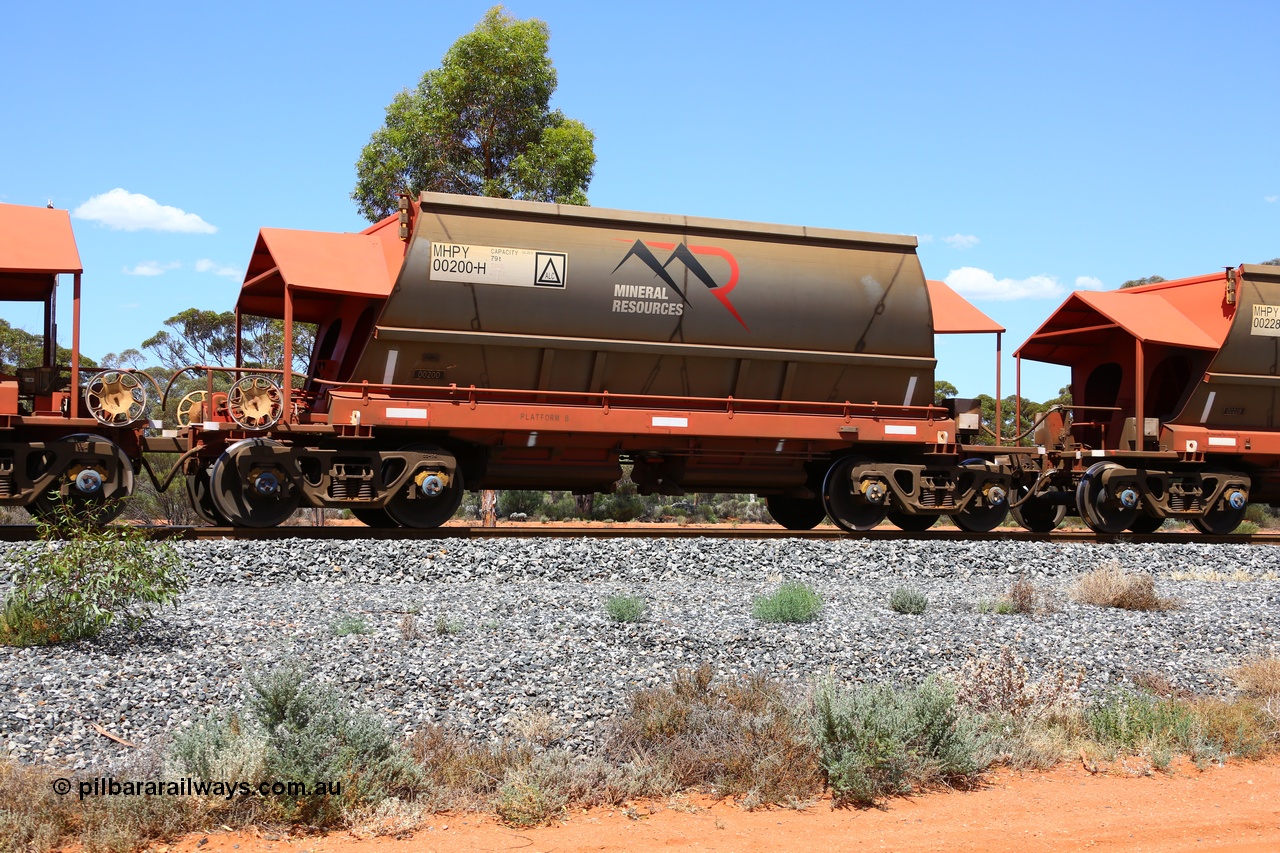190107 0587
Binduli, on empty Mineral Resources Ltd iron ore train service from Esperance to Koolyanobbing 2034 with MRL's MHPY type iron ore waggon MHPY 00200 built by CSR Yangtze Co China serial 2014/382-200 in 2014 as a batch of 382 units, these bottom discharge hopper waggons are operated in 'married' pairs.
Keywords: MHPY-type;MHPY00200;2014/382-200;CSR-Yangtze-Rolling-Stock-Co-China;