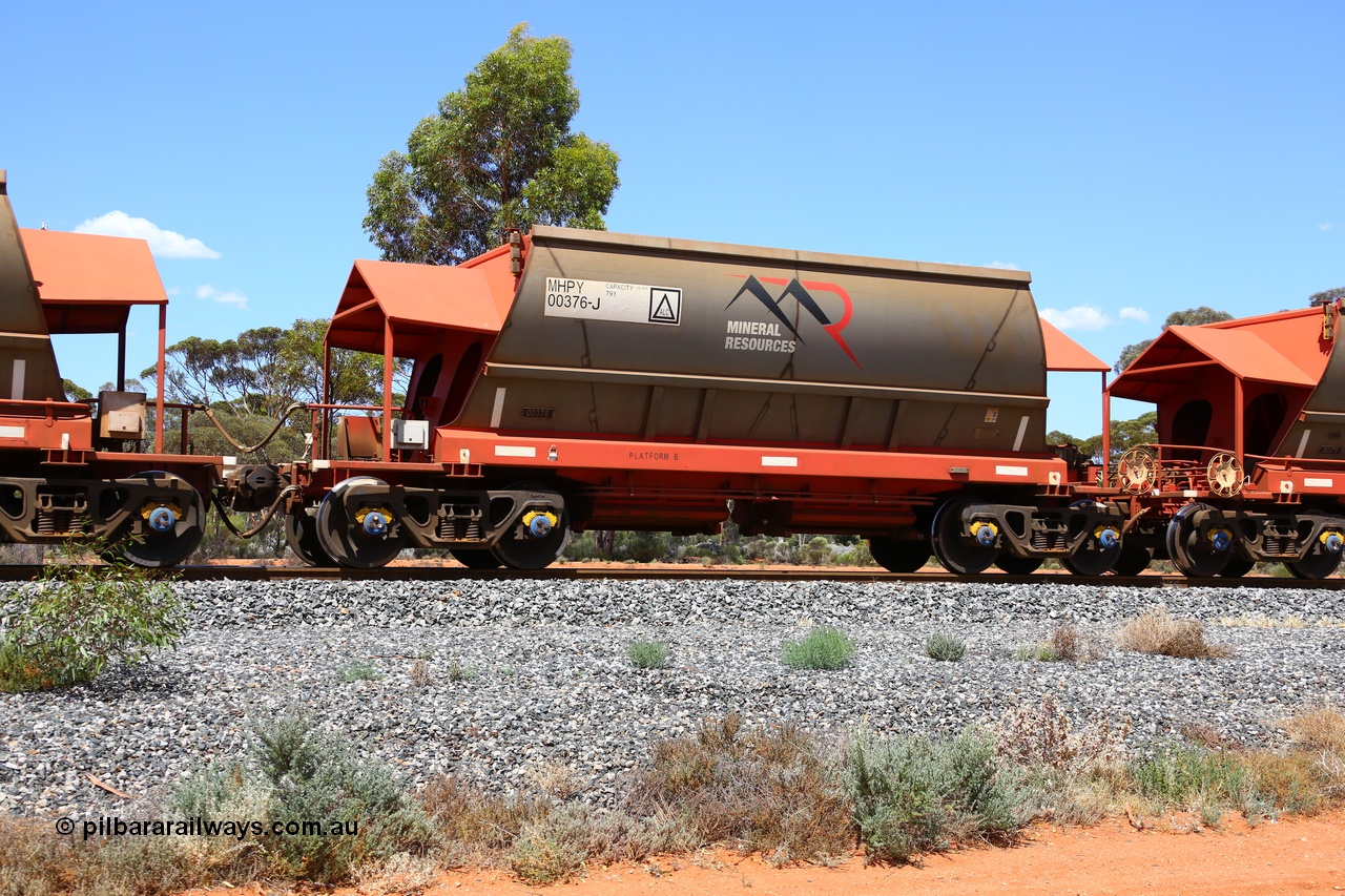 190107 0590
Binduli, on empty Mineral Resources Ltd iron ore train service from Esperance to Koolyanobbing 2034 with MRL's MHPY type iron ore waggon MHPY 00376 built by CSR Yangtze Co China serial 2014/382-376 in 2014 as a batch of 382 units, these bottom discharge hopper waggons are operated in 'married' pairs.
Keywords: MHPY-type;MHPY00376;2014/382-376;CSR-Yangtze-Co-China;
