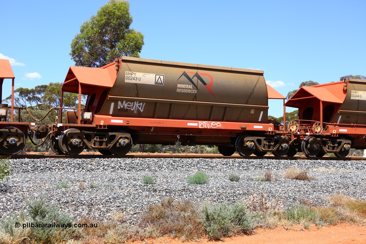 190107 0616
Binduli, on empty Mineral Resources Ltd iron ore train service from Esperance to Koolyanobbing 2034 with MRL's MHPY type iron ore waggon MHPY 00243 built by CSR Yangtze Co China serial 2014/382-243 in 2014 as a batch of 382 units, these bottom discharge hopper waggons are operated in 'married' pairs.
Keywords: MHPY-type;MHPY00243;2014/382-243;CSR-Yangtze-Rolling-Stock-Co-China;