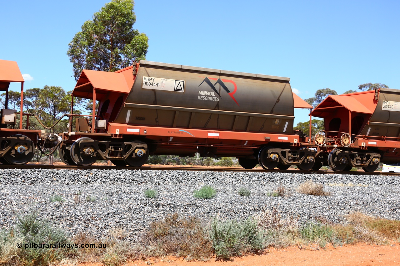 190107 0624
Binduli, on empty Mineral Resources Ltd iron ore train service from Esperance to Koolyanobbing 2034 with MRL's MHPY type iron ore waggon MHPY 00044 built by CSR Yangtze Co China serial 2014/382-44 in 2014 as a batch of 382 units, these bottom discharge hopper waggons are operated in 'married' pairs.
Keywords: MHPY-type;MHPY00044;2014/382-44;CSR-Yangtze-Co-China;