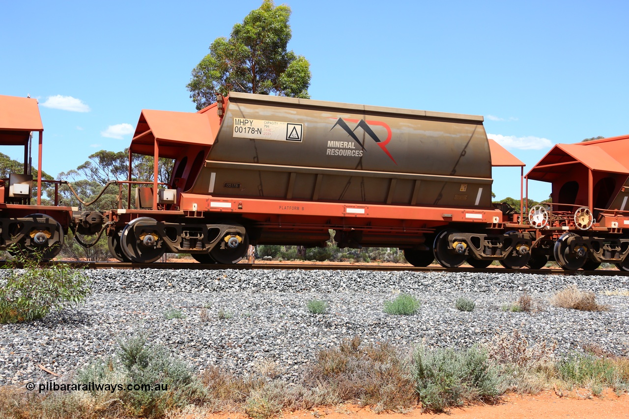 190107 0632
Binduli, on empty Mineral Resources Ltd iron ore train service from Esperance to Koolyanobbing 2034 with MRL's MHPY type iron ore waggon MHPY 00178 built by CSR Yangtze Co China serial 2014/382-178 in 2014 as a batch of 382 units, these bottom discharge hopper waggons are operated in 'married' pairs.
Keywords: MHPY-type;MHPY00178;2014/382-178;CSR-Yangtze-Co-China;