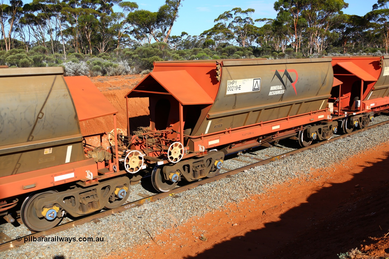 190109 1564
Binduli, Mineral Resources Ltd empty iron ore train 4030 with MRL's MHPY type iron ore waggon MHPY 00220 built by CSR Yangtze Co China serial 2014/382-220 in 2014 as a batch of 382 units, these bottom discharge hopper waggons are operated in 'married' pairs.
Keywords: MHPY-type;MHPY00219;2014/382-219;CSR-Yangtze-Co-China;
