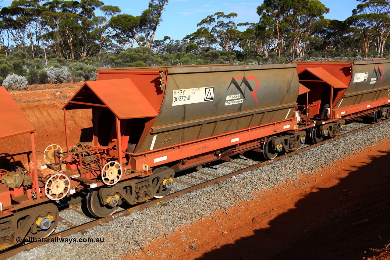 190109 1586
Binduli, Mineral Resources Ltd empty iron ore train 4030 with MRL's MHPY type iron ore waggon MHPY 00272 built by CSR Yangtze Co China serial 2014/382-272 in 2014 as a batch of 382 units, these bottom discharge hopper waggons are operated in 'married' pairs.
Keywords: MHPY-type;MHPY00272;2014/382-272;CSR-Yangtze-Co-China;