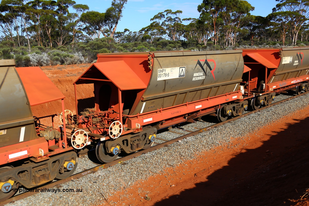 190109 1594
Binduli, Mineral Resources Ltd empty iron ore train 4030 with MRL's MHPY type iron ore waggon MHPY 00176 built by CSR Yangtze Co China serial 2014/382-176 in 2014 as a batch of 382 units, these bottom discharge hopper waggons are operated in 'married' pairs.
Keywords: MHPY-type;MHPY00176;2014/382-176;CSR-Yangtze-Co-China;