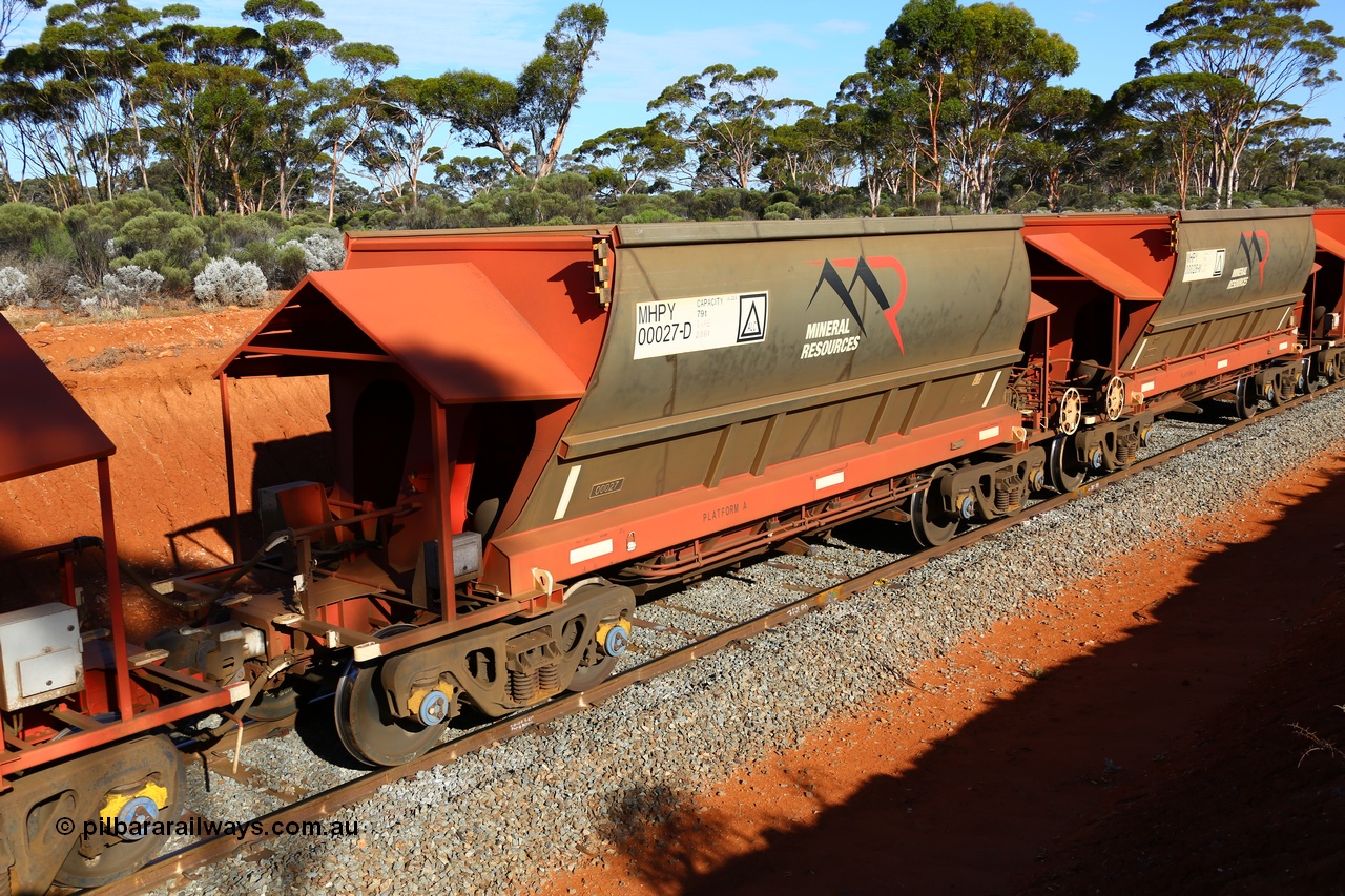 190109 1617
Binduli, Mineral Resources Ltd empty iron ore train 4030 with MRL's MHPY type iron ore waggon MHPY 00027 built by CSR Yangtze Co China serial 2014/382-27 in 2014 as a batch of 382 units, these bottom discharge hopper waggons are operated in 'married' pairs.
Keywords: MHPY-type;MHPY00027;2014/382-27;CSR-Yangtze-Co-China;