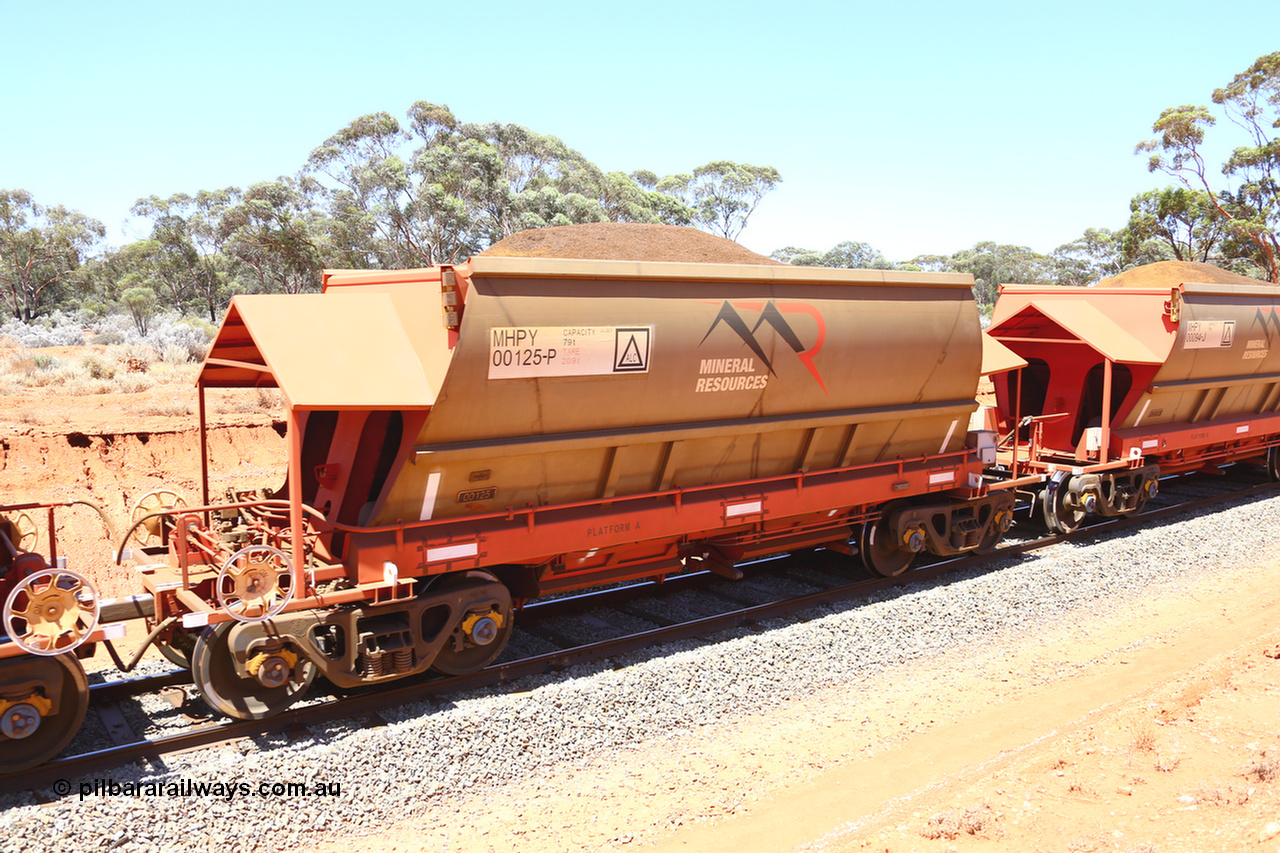 190129 4232
Binduli, on Mineral Resources Ltd loaded iron ore train service from Koolyanobbing to Esperance #3033 with MRL's MHPY type iron ore waggon MHPY 00125 built by CSR Yangtze Co China serial 2014/382-125 in 2014 as a batch of 382 units, these bottom discharge hopper waggons are operated in 'married' pairs.
Keywords: MHPY-type;MHPY00125;2014/382-125;CSR-Yangtze-Co-China;