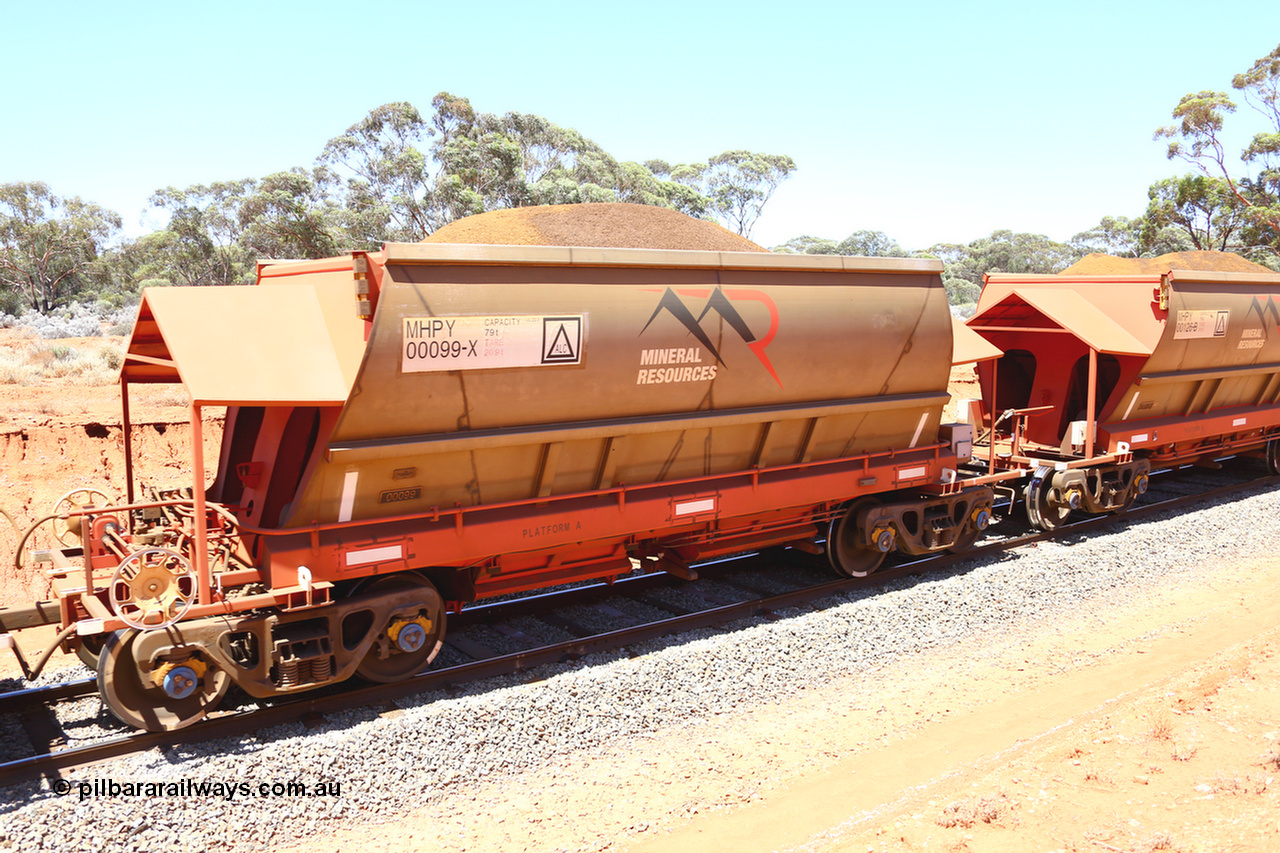 190129 4234
Binduli, on Mineral Resources Ltd loaded iron ore train service from Koolyanobbing to Esperance #3033 with MRL's MHPY type iron ore waggon MHPY 00099 built by CSR Yangtze Co China serial 2014/382-99 in 2014 as a batch of 382 units, these bottom discharge hopper waggons are operated in 'married' pairs.
Keywords: MHPY-type;MHPY00099;2014/382-99;CSR-Yangtze-Co-China;