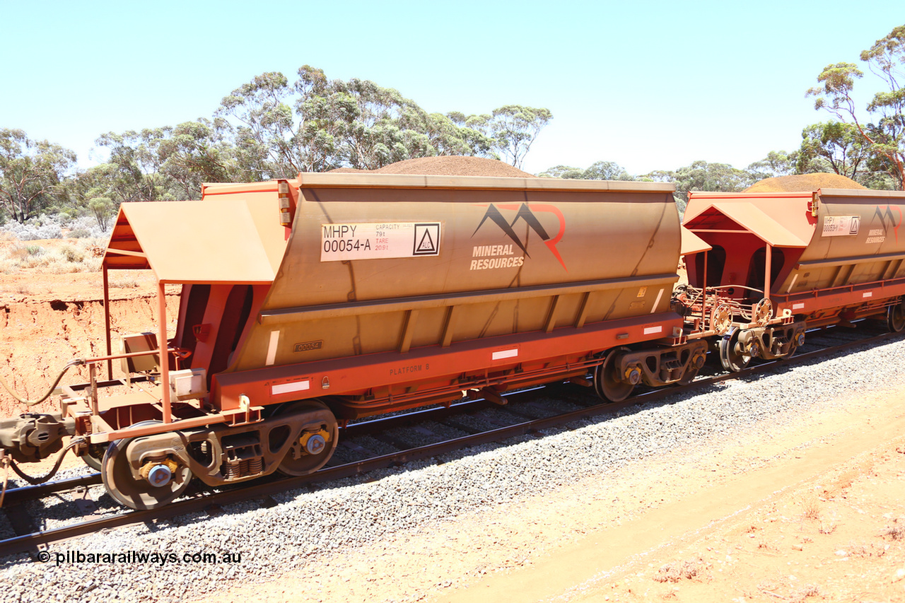 190129 4237
Binduli, on Mineral Resources Ltd loaded iron ore train service from Koolyanobbing to Esperance #3033 with MRL's MHPY type iron ore waggon MHPY 00054 built by CSR Yangtze Co China serial 2014/382-54 in 2014 as a batch of 382 units, these bottom discharge hopper waggons are operated in 'married' pairs.
Keywords: MHPY-type;MHPY00054;2014/382-54;CSR-Yangtze-Co-China;