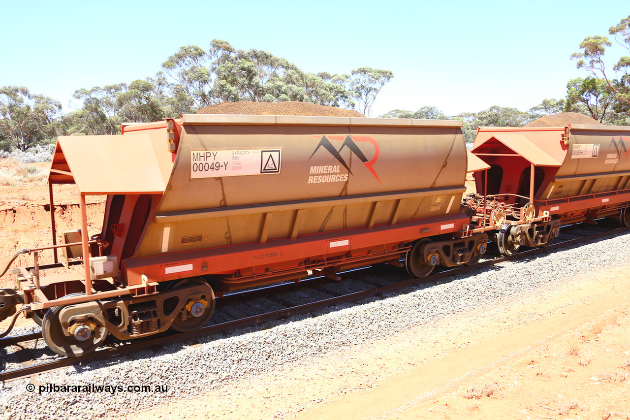 190129 4239
Binduli, on Mineral Resources Ltd loaded iron ore train service from Koolyanobbing to Esperance #3033 with MRL's MHPY type iron ore waggon MHPY 00049 built by CSR Yangtze Co China serial 2014/382-49 in 2014 as a batch of 382 units, these bottom discharge hopper waggons are operated in 'married' pairs.
Keywords: MHPY-type;MHPY00049;2014/382-49;CSR-Yangtze-Co-China;