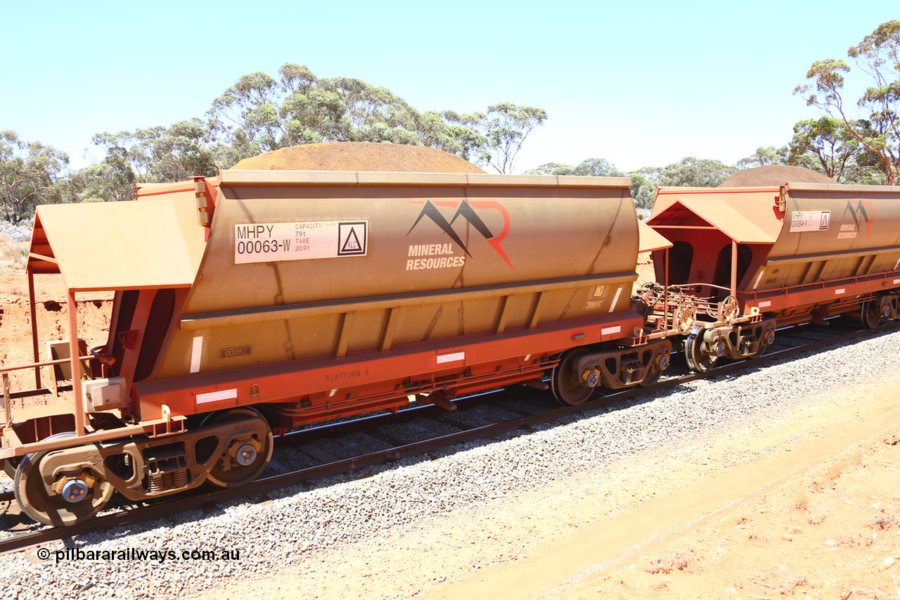190129 4245
Binduli, on Mineral Resources Ltd loaded iron ore train service from Koolyanobbing to Esperance #3033 with MRL's MHPY type iron ore waggon MHPY 00063 built by CSR Yangtze Co China serial 2014/382-63 in 2014 as a batch of 382 units, these bottom discharge hopper waggons are operated in 'married' pairs.
Keywords: MHPY-type;MHPY00063;2014/382-63;CSR-Yangtze-Co-China;
