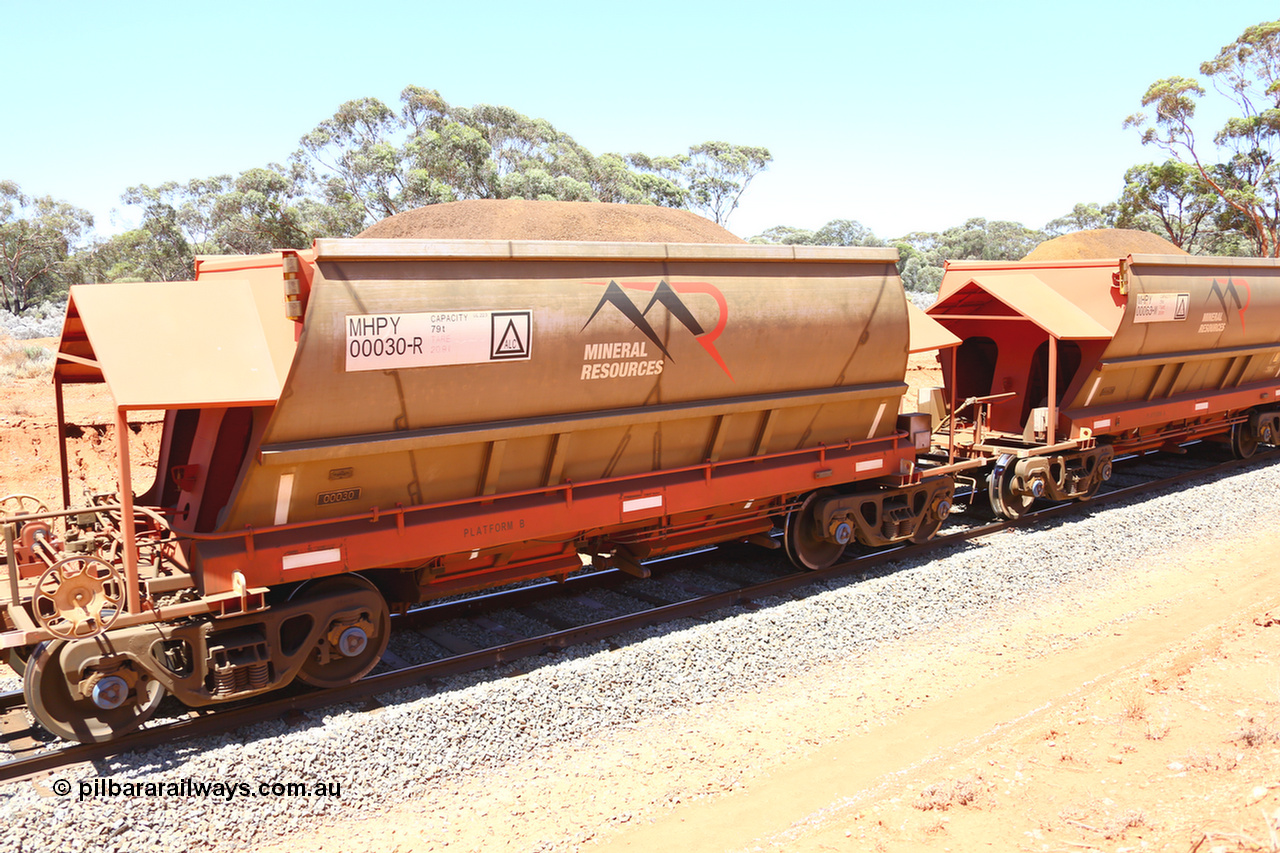 190129 4246
Binduli, on Mineral Resources Ltd loaded iron ore train service from Koolyanobbing to Esperance #3033 with MRL's MHPY type iron ore waggon MHPY 00030 built by CSR Yangtze Co China serial 2014/382-30 in 2014 as a batch of 382 units, these bottom discharge hopper waggons are operated in 'married' pairs.
Keywords: MHPY-type;MHPY00030;2014/382-30;CSR-Yangtze-Co-China;