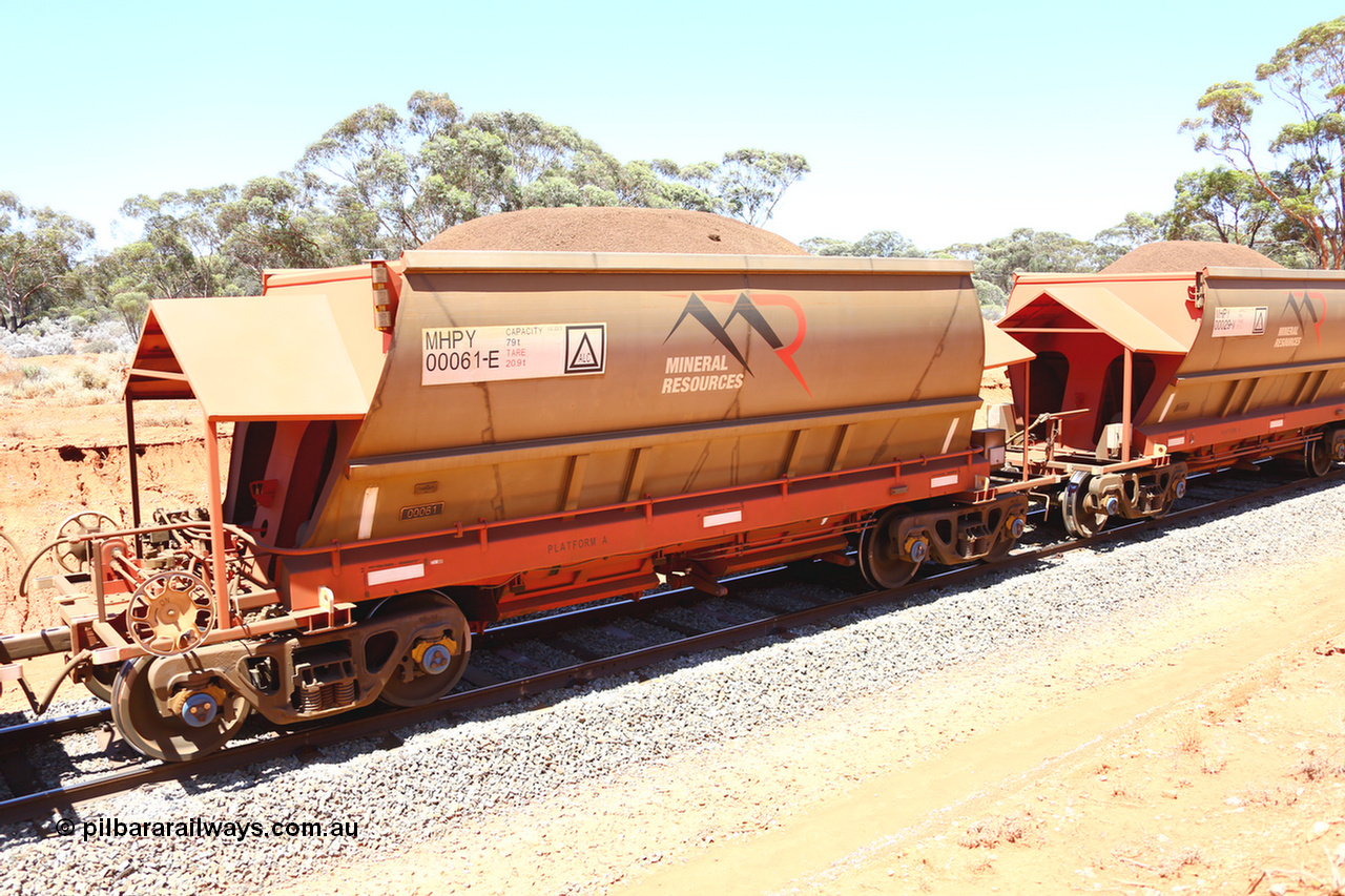 190129 4248
Binduli, on Mineral Resources Ltd loaded iron ore train service from Koolyanobbing to Esperance #3033 with MRL's MHPY type iron ore waggon MHPY 00061 built by CSR Yangtze Co China serial 2014/382-61 in 2014 as a batch of 382 units, these bottom discharge hopper waggons are operated in 'married' pairs.
Keywords: MHPY-type;MHPY00061;2014/382-61;CSR-Yangtze-Co-China;