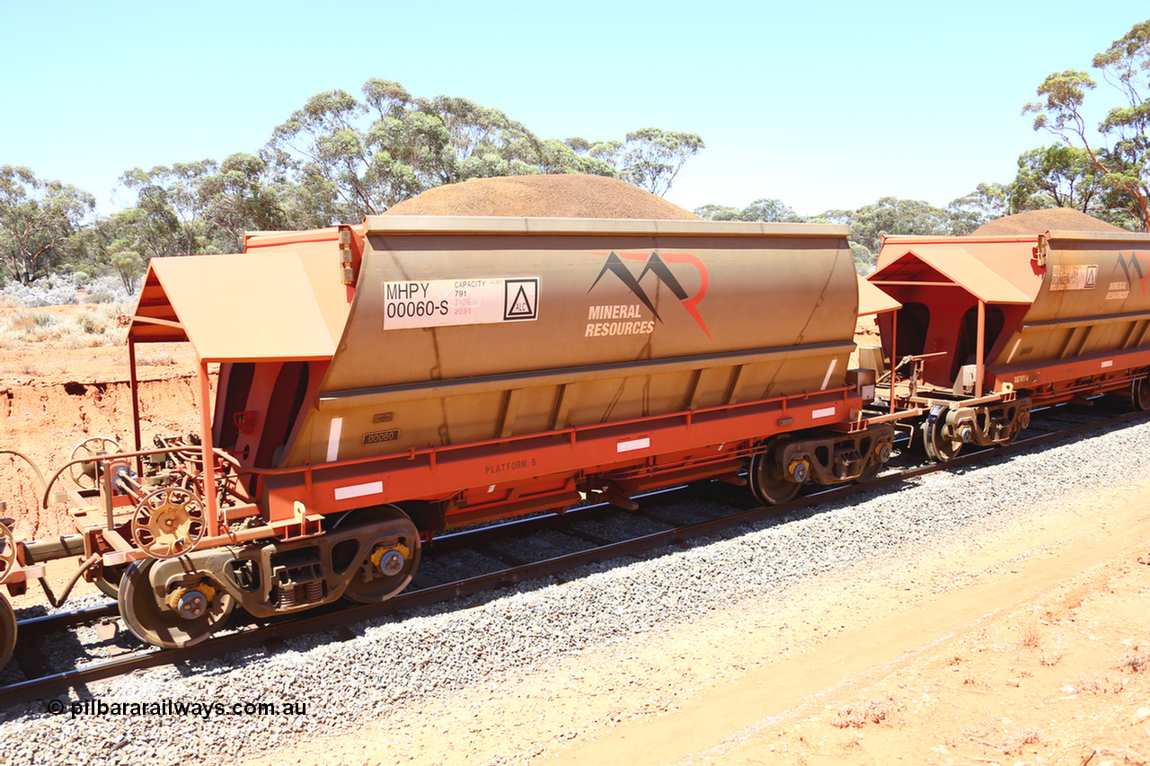 190129 4250
Binduli, on Mineral Resources Ltd loaded iron ore train service from Koolyanobbing to Esperance #3033 with MRL's MHPY type iron ore waggon MHPY 00060 built by CSR Yangtze Co China serial 2014/382-60 in 2014 as a batch of 382 units, these bottom discharge hopper waggons are operated in 'married' pairs.
Keywords: MHPY-type;MHPY00060;2014/382-60;CSR-Yangtze-Co-China;