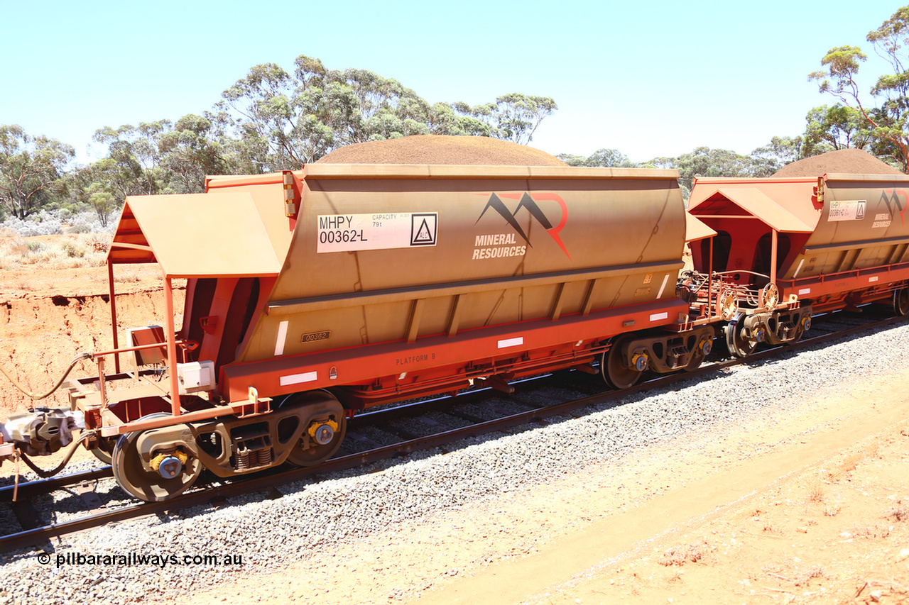 190129 4253
Binduli, on Mineral Resources Ltd loaded iron ore train service from Koolyanobbing to Esperance #3033 with MRL's MHPY type iron ore waggon MHPY 00362 built by CSR Yangtze Co China serial 2014/382-362 in 2014 as a batch of 382 units, these bottom discharge hopper waggons are operated in 'married' pairs.
Keywords: MHPY-type;MHPY00362;2014/382-362;CSR-Yangtze-Co-China;