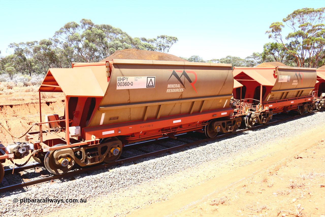 190129 4255
Binduli, on Mineral Resources Ltd loaded iron ore train service from Koolyanobbing to Esperance #3033 with MRL's MHPY type iron ore waggon MHPY 00360 built by CSR Yangtze Co China serial 2014/382-360 in 2014 as a batch of 382 units, these bottom discharge hopper waggons are operated in 'married' pairs.
Keywords: MHPY-type;MHPY00360;2014/382-360;CSR-Yangtze-Co-China;