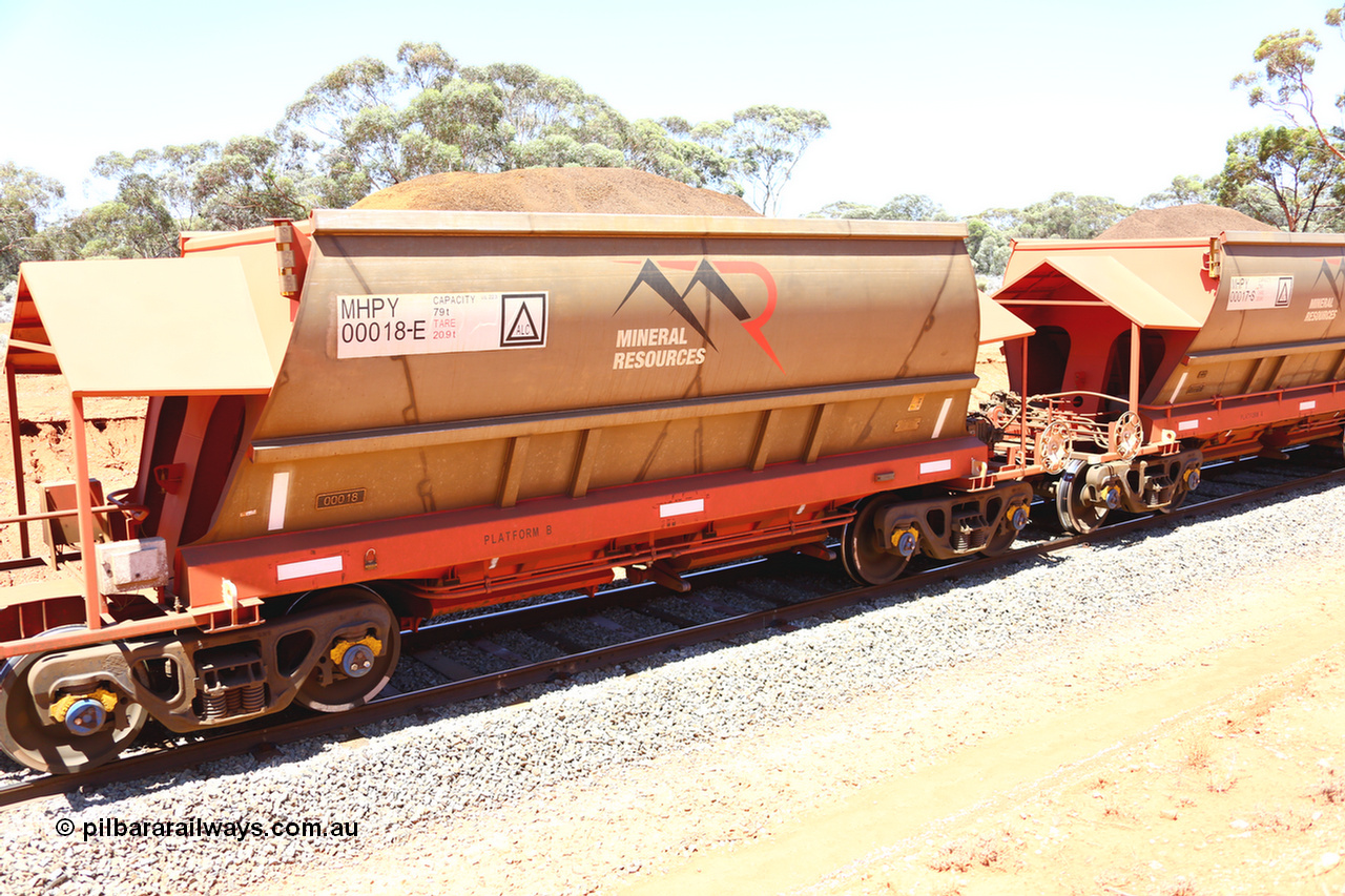 190129 4265
Binduli, on Mineral Resources Ltd loaded iron ore train service from Koolyanobbing to Esperance #3033 with MRL's MHPY type iron ore waggon MHPY 00018 built by CSR Yangtze Co China serial 2014/382-18 in 2014 as a batch of 382 units, these bottom discharge hopper waggons are operated in 'married' pairs.
Keywords: MHPY-type;MHPY00018;2014/382-18;CSR-Yangtze-Co-China;