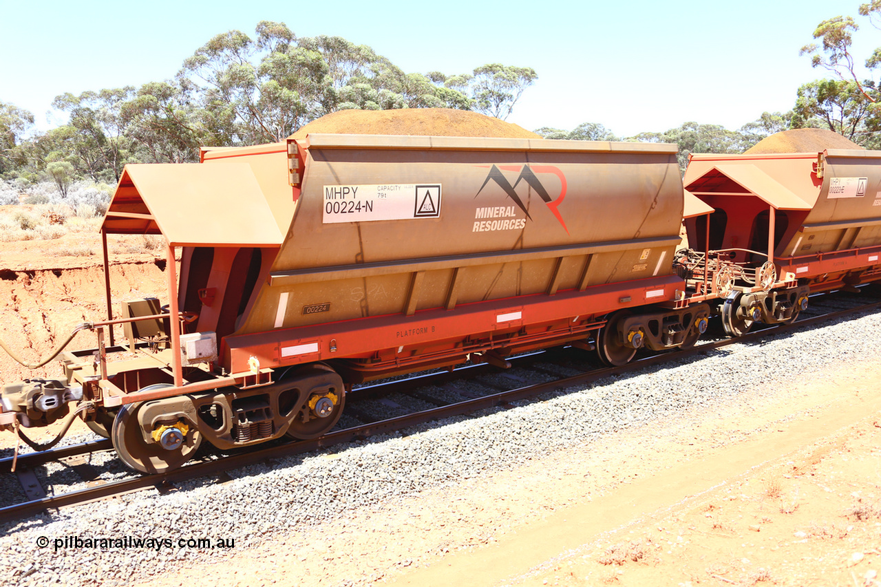 190129 4267
Binduli, on Mineral Resources Ltd loaded iron ore train service from Koolyanobbing to Esperance #3033 with MRL's MHPY type iron ore waggon MHPY 00224 built by CSR Yangtze Co China serial 2014/382-224 in 2014 as a batch of 382 units, these bottom discharge hopper waggons are operated in 'married' pairs.
Keywords: MHPY-type;MHPY00224;2014/382-224;CSR-Yangtze-Co-China;