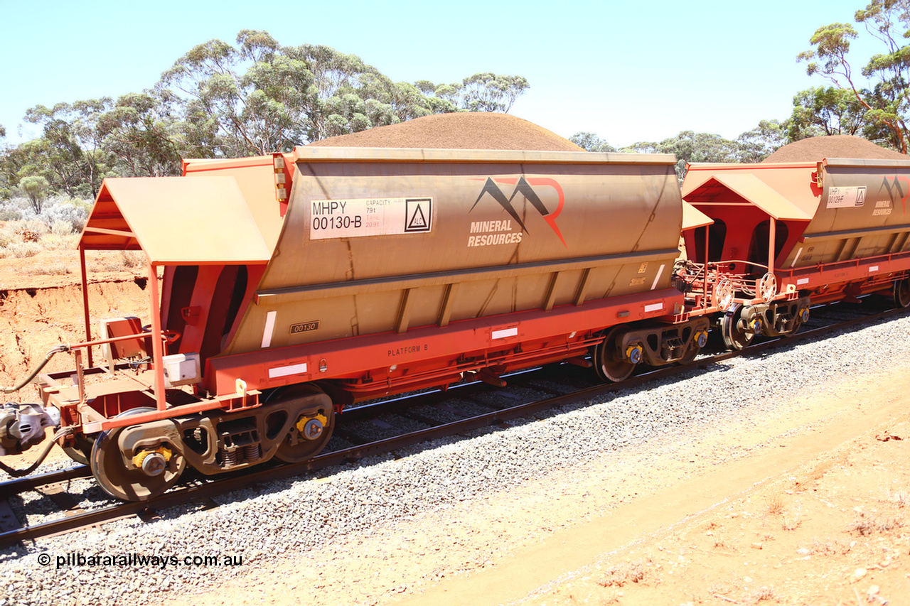 190129 4275
Binduli, on Mineral Resources Ltd loaded iron ore train service from Koolyanobbing to Esperance #3033 with MRL's MHPY type iron ore waggon MHPY 00130 built by CSR Yangtze Co China serial 2014/382-130 in 2014 as a batch of 382 units, these bottom discharge hopper waggons are operated in 'married' pairs.
Keywords: MHPY-type;MHPY00130;2014/382-130;CSR-Yangtze-Co-China;