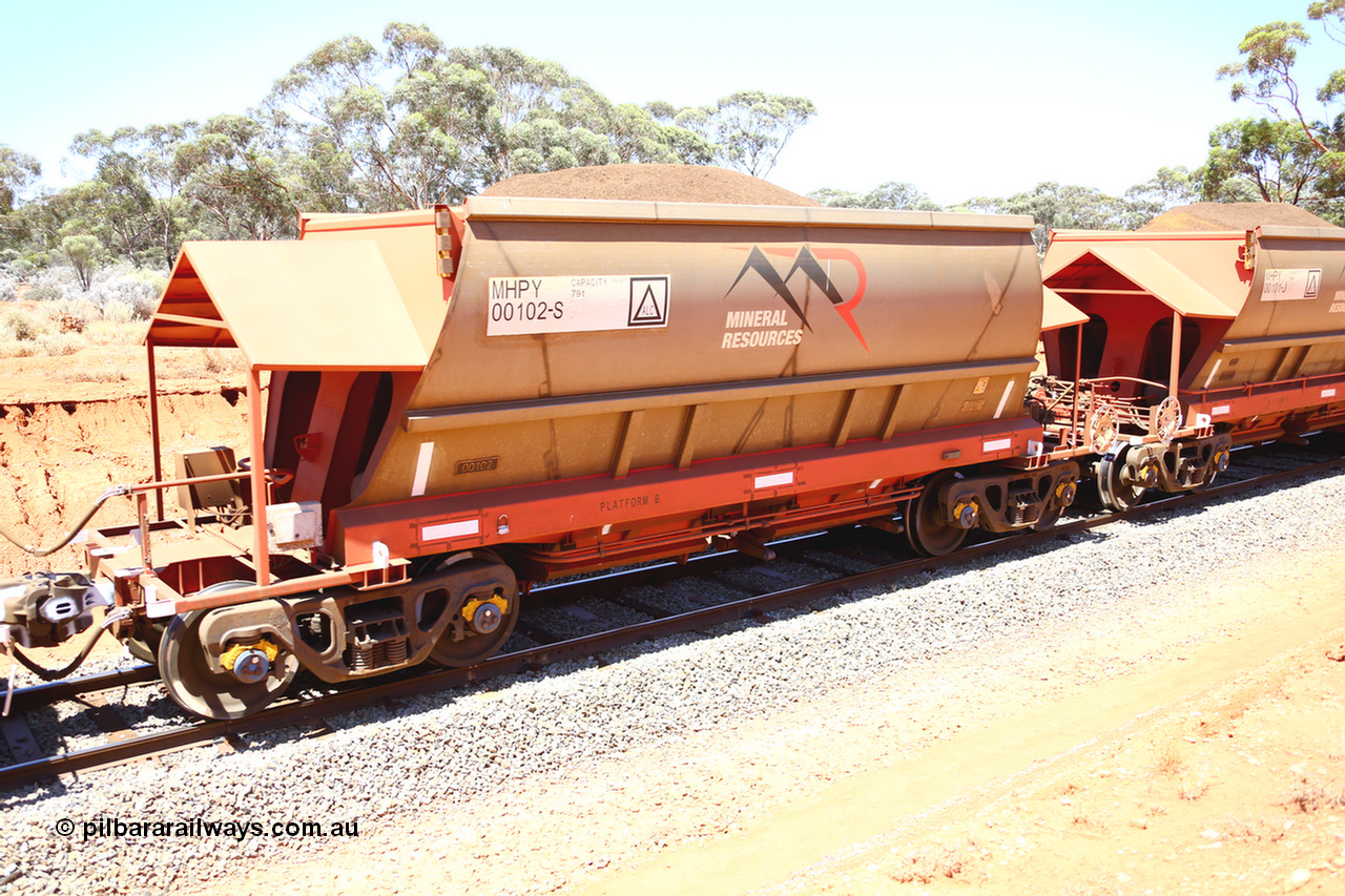 190129 4283
Binduli, on Mineral Resources Ltd loaded iron ore train service from Koolyanobbing to Esperance #3033 with MRL's MHPY type iron ore waggon MHPY 00102 built by CSR Yangtze Co China serial 2014/382-102 in 2014 as a batch of 382 units, these bottom discharge hopper waggons are operated in 'married' pairs.
Keywords: MHPY-type;MHPY00102;2014/382-102;CSR-Yangtze-Co-China;