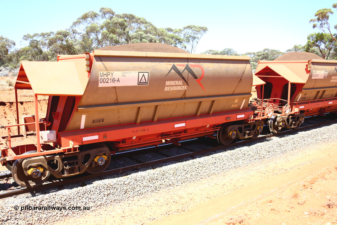190129 4287
Binduli, on Mineral Resources Ltd loaded iron ore train service from Koolyanobbing to Esperance #3033 with MRL's MHPY type iron ore waggon MHPY 00216 built by CSR Yangtze Co China serial 2014/382-216 in 2014 as a batch of 382 units, these bottom discharge hopper waggons are operated in 'married' pairs.
Keywords: MHPY-type;MHPY00216;2014/382-216;CSR-Yangtze-Co-China;