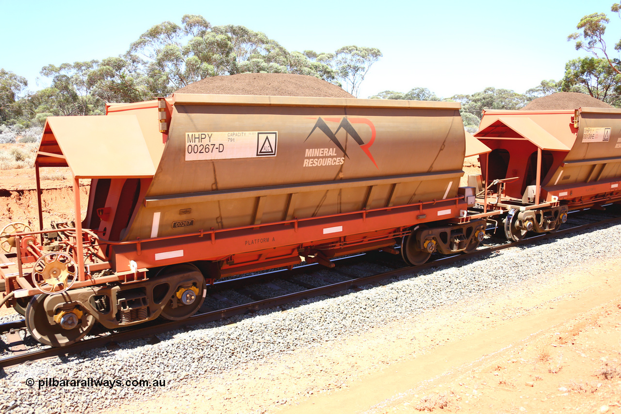190129 4292
Binduli, on Mineral Resources Ltd loaded iron ore train service from Koolyanobbing to Esperance #3033 with MRL's MHPY type iron ore waggon MHPY 00267 built by CSR Yangtze Co China serial 2014/382-267 in 2014 as a batch of 382 units, these bottom discharge hopper waggons are operated in 'married' pairs.
Keywords: MHPY-type;MHPY00267;2014/382-267;CSR-Yangtze-Co-China;