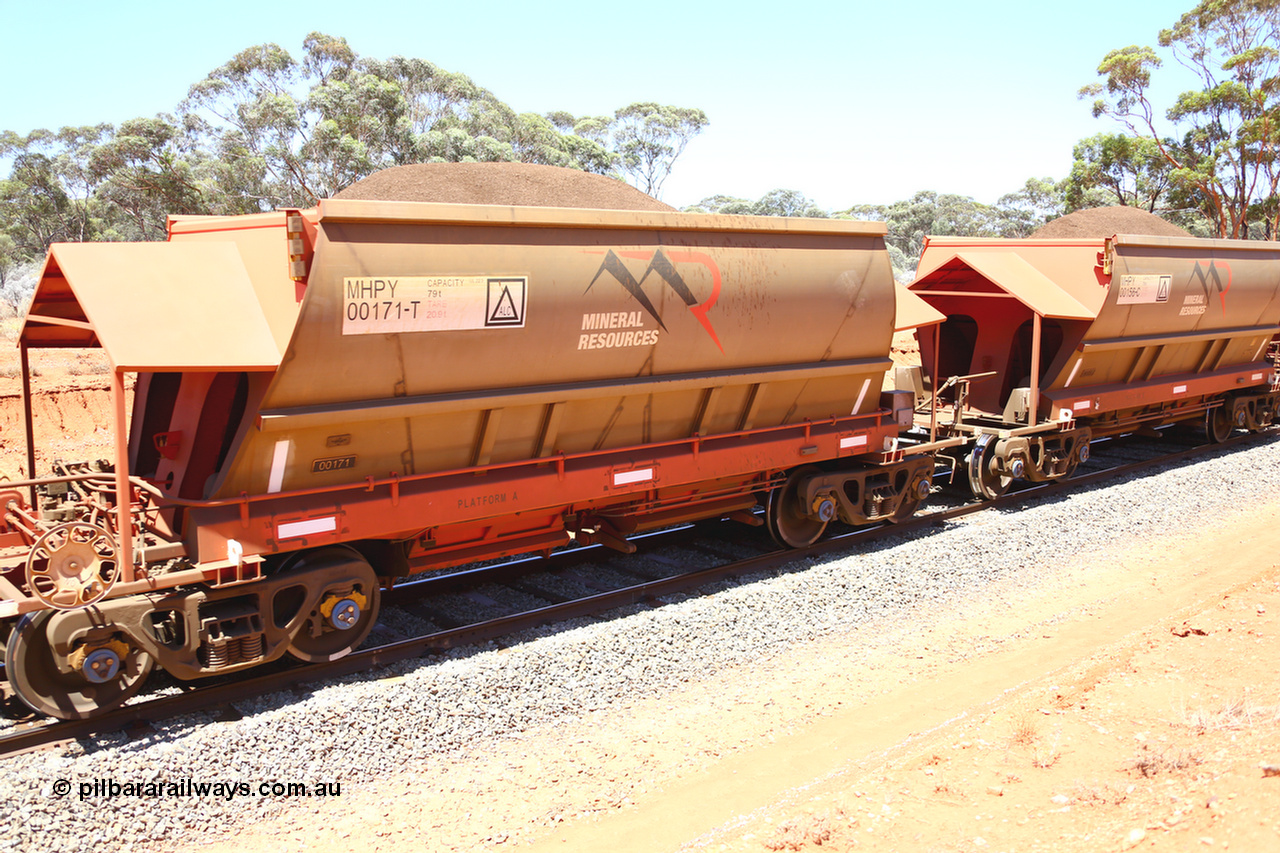 190129 4308
Binduli, on Mineral Resources Ltd loaded iron ore train service from Koolyanobbing to Esperance #3033 with MRL's MHPY type iron ore waggon MHPY 00171 built by CSR Yangtze Co China serial 2014/382-171 in 2014 as a batch of 382 units, these bottom discharge hopper waggons are operated in 'married' pairs.
Keywords: MHPY-type;MHPY00171;2014/382-171;CSR-Yangtze-Co-China;