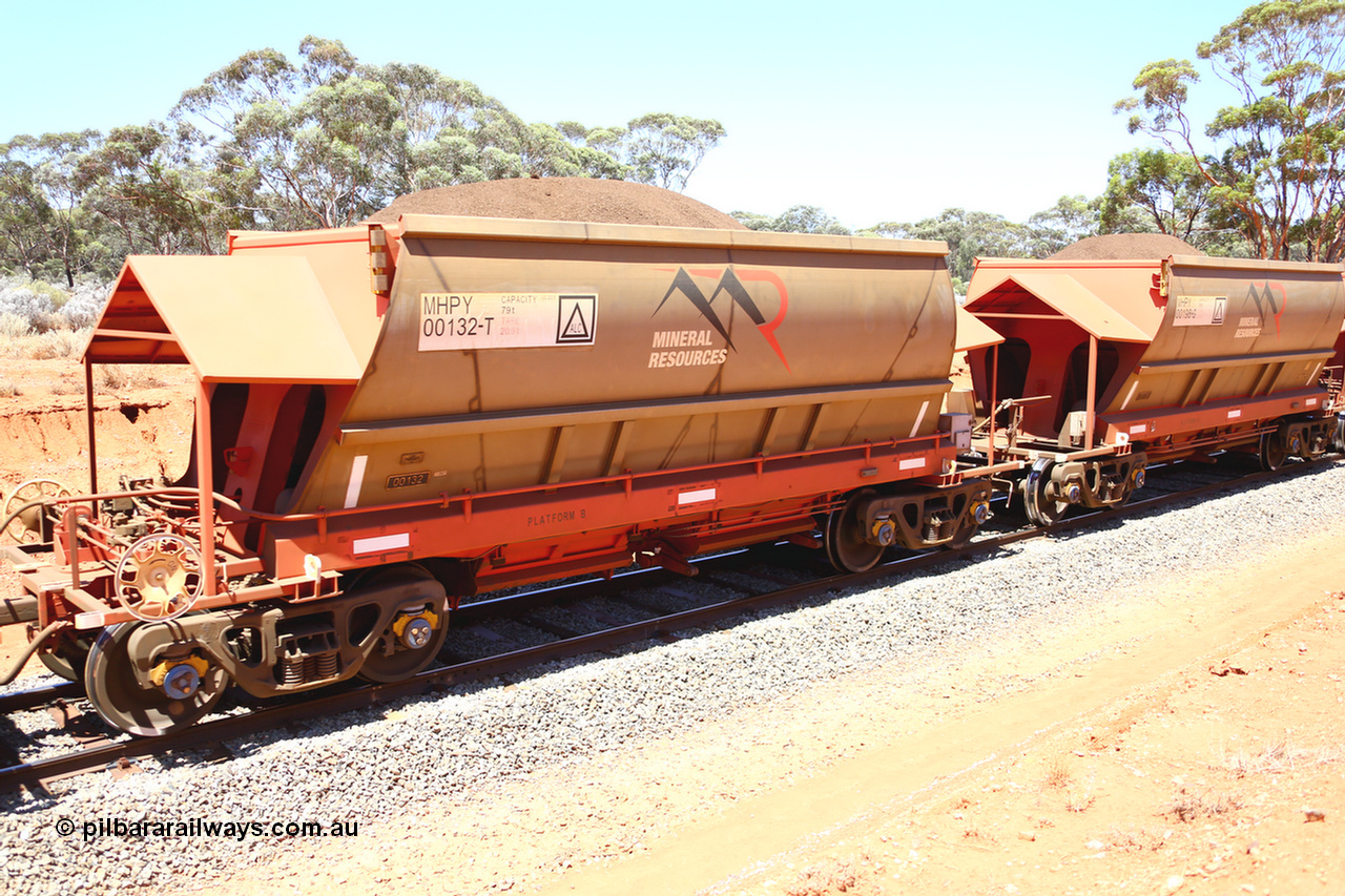 190129 4312
Binduli, on Mineral Resources Ltd loaded iron ore train service from Koolyanobbing to Esperance #3033 with MRL's MHPY type iron ore waggon MHPY 00132 built by CSR Yangtze Co China serial 2014/382-132 in 2014 as a batch of 382 units, these bottom discharge hopper waggons are operated in 'married' pairs.
Keywords: MHPY-type;MHPY00132;2014/382-132;CSR-Yangtze-Co-China;