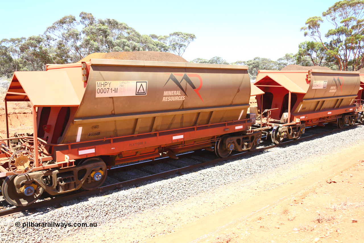 190129 4314
Binduli, on Mineral Resources Ltd loaded iron ore train service from Koolyanobbing to Esperance #3033 with MRL's MHPY type iron ore waggon MHPY 00071 built by CSR Yangtze Co China serial 2014/382-71 in 2014 as a batch of 382 units, these bottom discharge hopper waggons are operated in 'married' pairs.
Keywords: MHPY-type;MHPY00071;2014/382-71;CSR-Yangtze-Co-China;