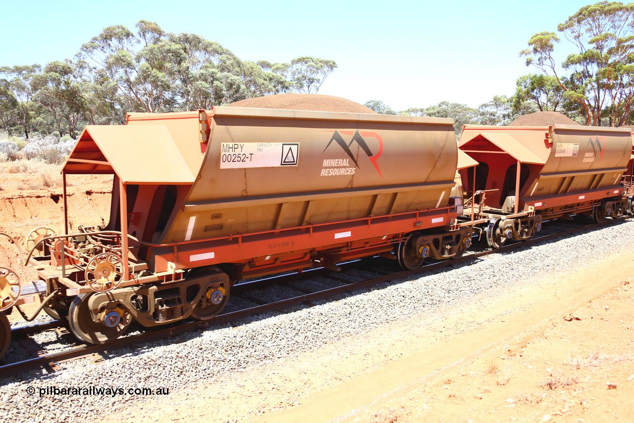 190129 4318
Binduli, on Mineral Resources Ltd loaded iron ore train service from Koolyanobbing to Esperance #3033 with MRL's MHPY type iron ore waggon MHPY 00252 built by CSR Yangtze Co China serial 2014/382-252 in 2014 as a batch of 382 units, these bottom discharge hopper waggons are operated in 'married' pairs.
Keywords: MHPY-type;MHPY00252;2014/382-252;CSR-Yangtze-Co-China;