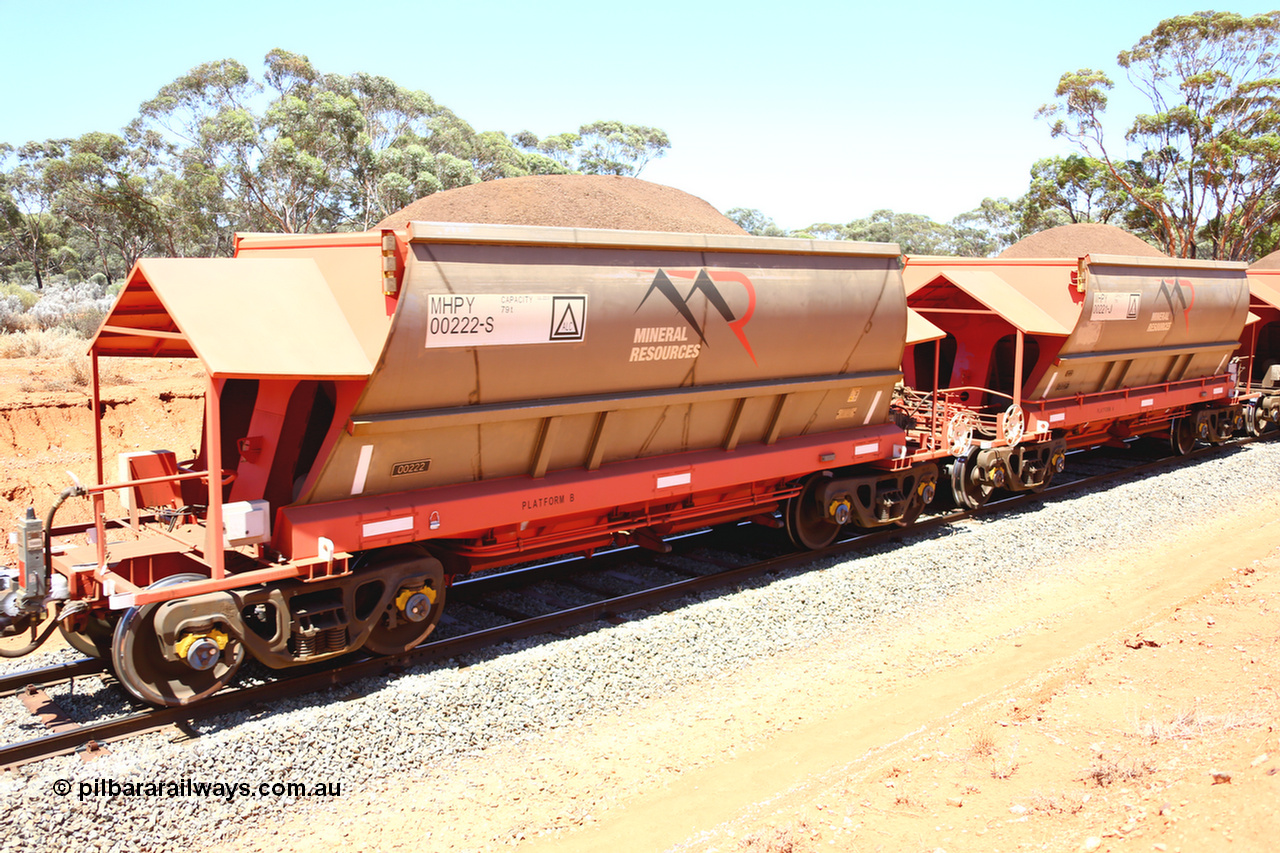190129 4345
Binduli, on Mineral Resources Ltd loaded iron ore train service from Koolyanobbing to Esperance #3033 with MRL's MHPY type iron ore waggon MHPY 00222 built by CSR Yangtze Co China serial 2014/382-222 in 2014 as a batch of 382 units, these bottom discharge hopper waggons are operated in 'married' pairs.
Keywords: MHPY-type;MHPY00222;2014/382-222;CSR-Yangtze-Co-China;