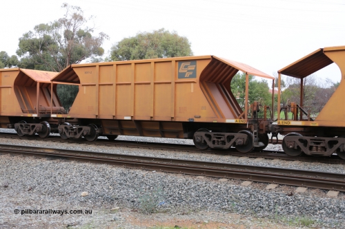 140601 4452
Woodbridge, empty Carina bound iron ore train #1035, CFCLA leased CHEY type waggon CHEY 8051-2 part of a pair of 120 sets built by Bluebird Rail Operations SA in 2011-12. June 1, 2014.
Keywords: CHEY-type;CHEY8051;Bluebird-Rail-Operations-SA;2011/120-51;