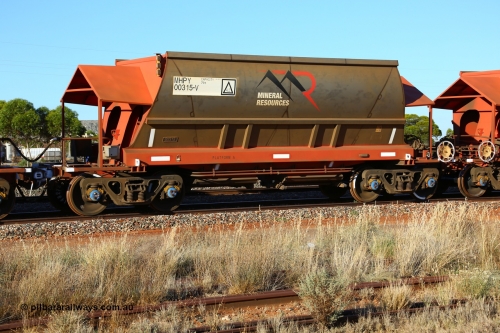 190107 0433
Parkeston, Mineral Resources Ltd MHPY type iron ore waggon MHPY 00315 built by CSR Yangtze Co China in 2014 as a batch of 382 units, these bottom discharge hopper waggons are operated in 'married' pairs.
Keywords: MHPY-type;MHPY00315;2014/382-315;CSR-Yangtze-Rolling-Stock-Co-China;